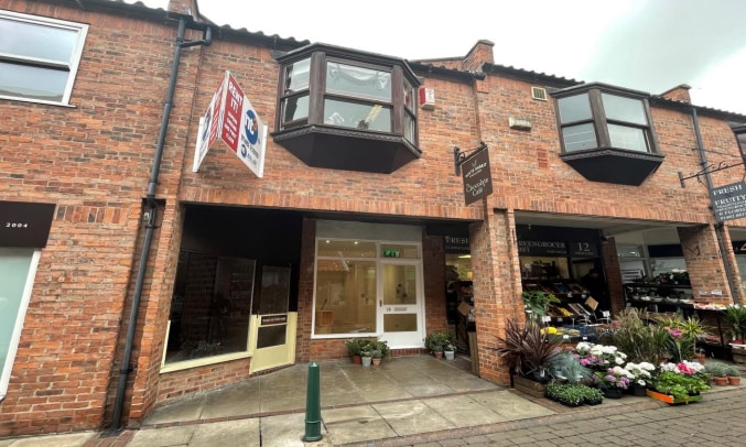 14 Dyer Ln, Beverley for sale Primary Photo- Image 1 of 1