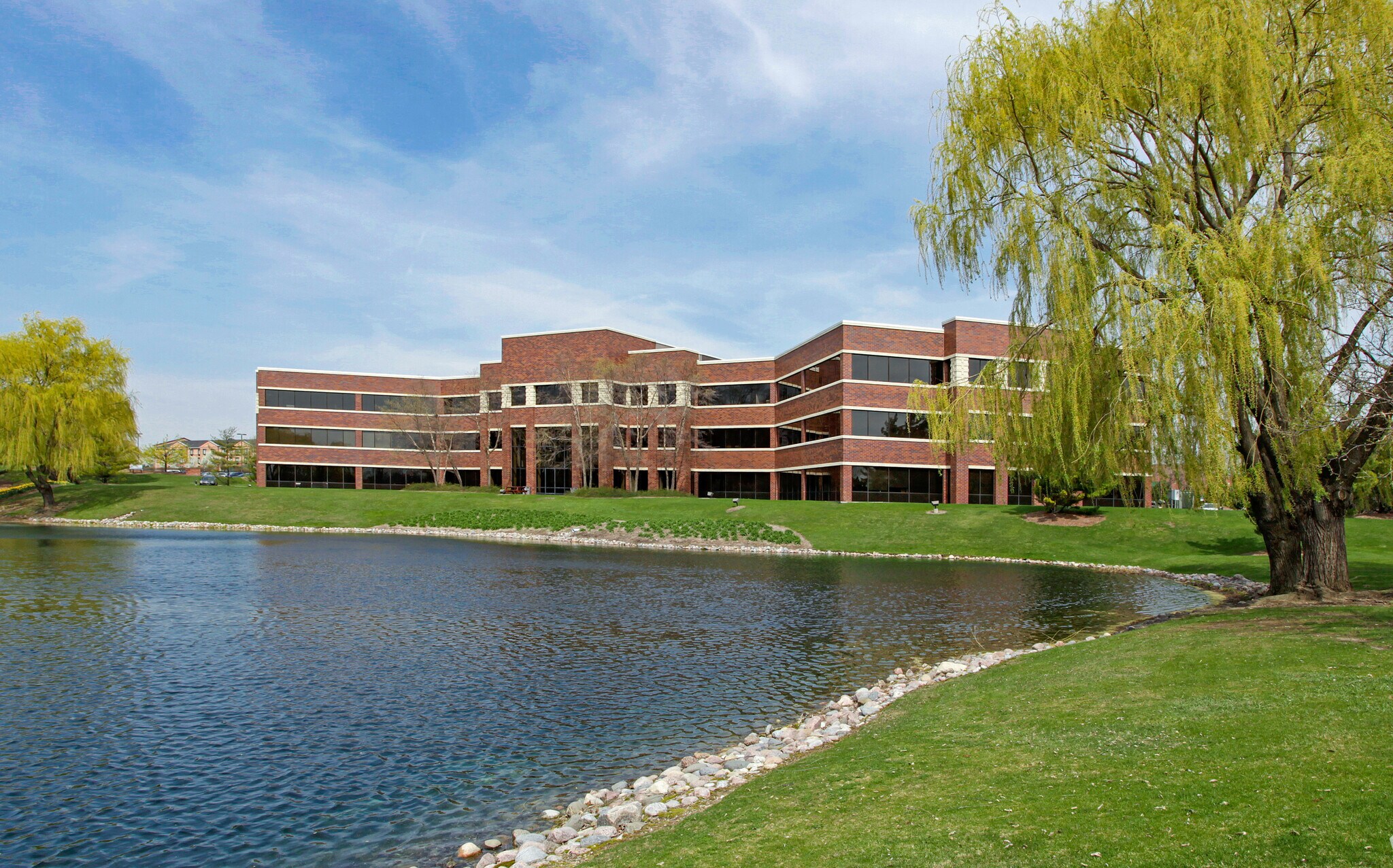 300 N Corporate Dr, Brookfield, WI 53045 Brookfield Lakes Corporate