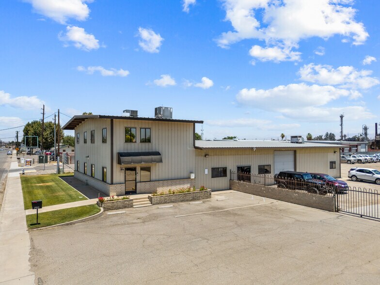 2900 Gibson St, Bakersfield, CA for lease - Building Photo - Image 3 of 18