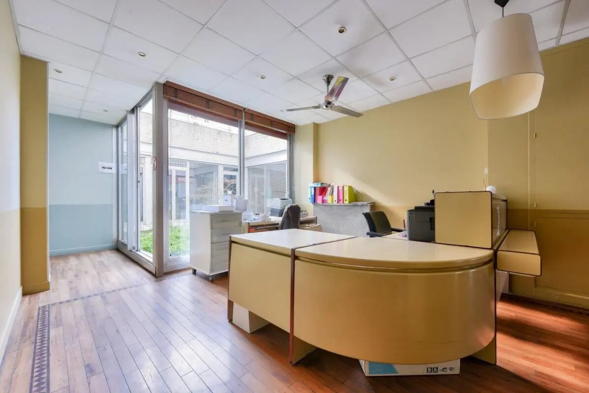Office in Paris for sale Building Photo- Image 1 of 10
