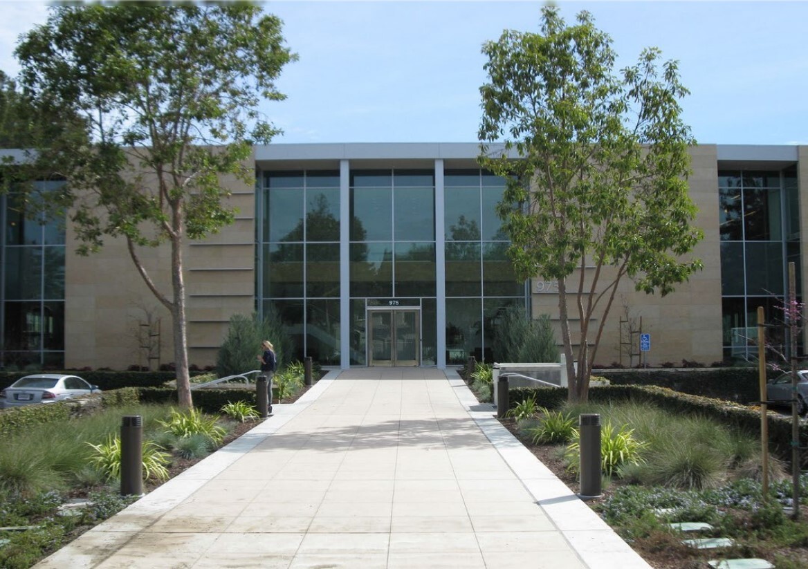 975 S California Ave, Palo Alto, CA for lease Building Photo- Image 1 of 2