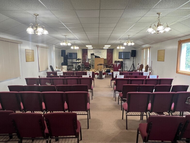 2379 Emmons Ave, Warren, MI for lease - Interior Photo - Image 2 of 15