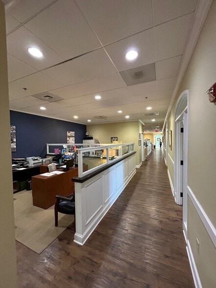 331 E Main St, Rock Hill, SC for lease - Interior Photo - Image 2 of 8