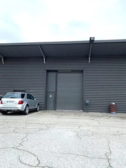 Industrial in Toulouse for lease - Building Photo - Image 1 of 10
