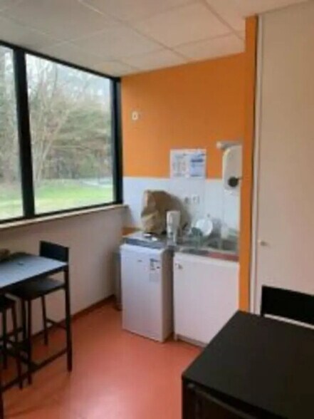 Office in Pessac for lease - Interior Photo - Image 3 of 9