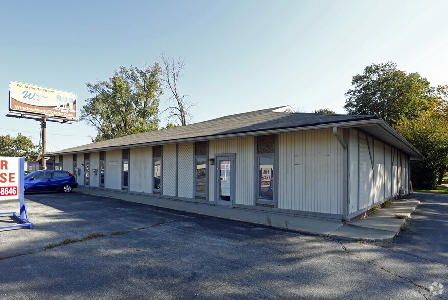 1102-1112 N Reynolds Rd, Toledo, OH for sale - Primary Photo - Image 1 of 1