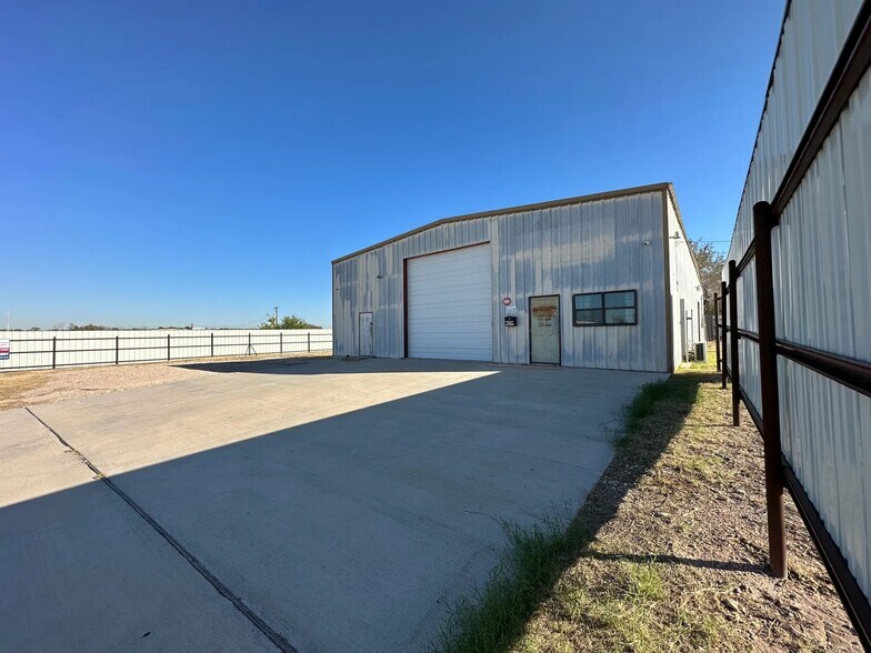 201 Donley St, Big Spring, TX for sale - Building Photo - Image 3 of 10