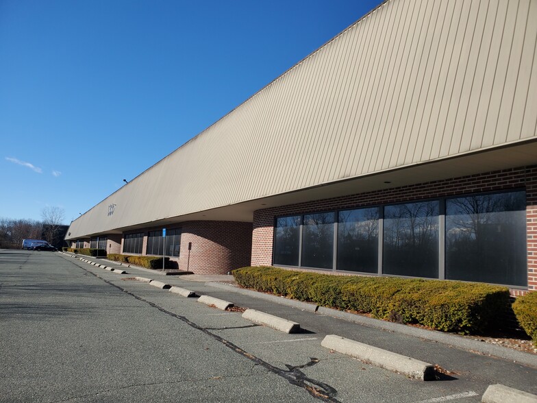 195 Liberty St, Brockton, MA for lease - Building Photo - Image 1 of 4