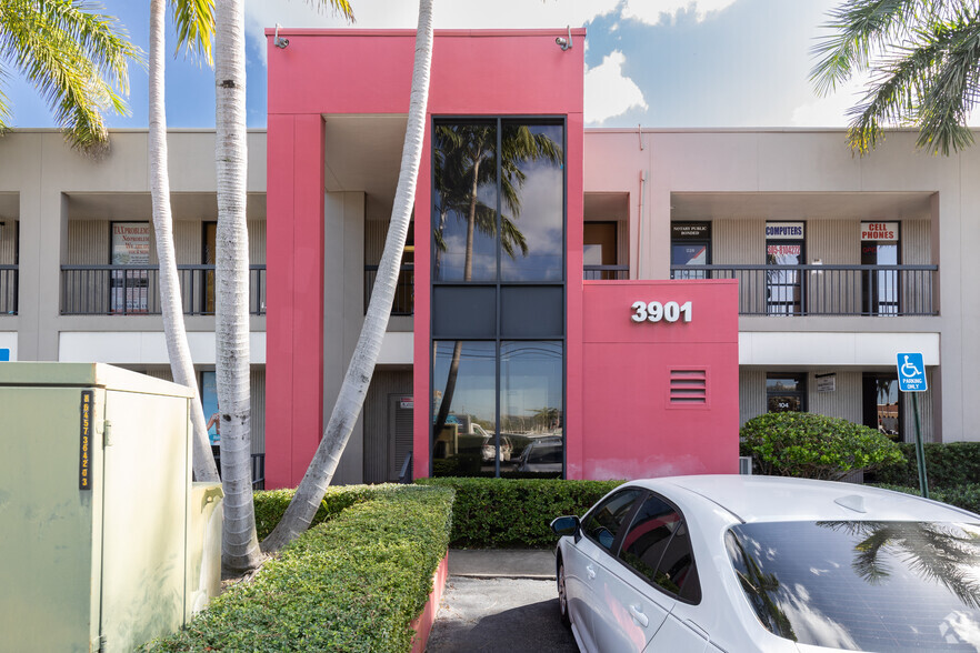 3901 NW 79th Ave, Doral, FL for lease - Building Photo - Image 3 of 6