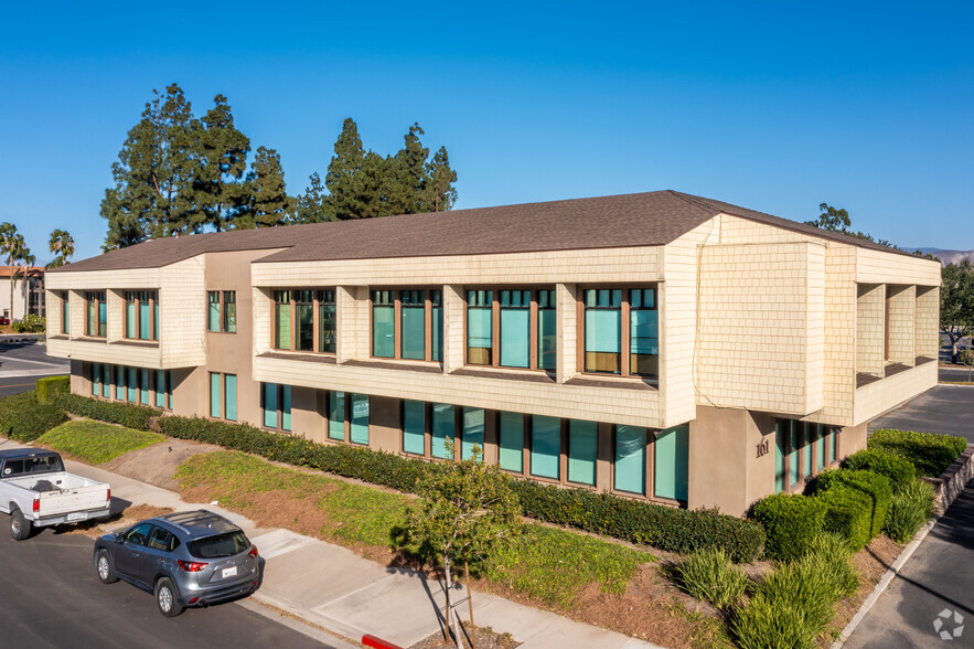 161 Fashion Ln, Tustin, CA for lease - Building Photo - Image 2 of 4