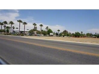 9111 Weedpatch Hwy, Lamont, CA for sale - Primary Photo - Image 1 of 3