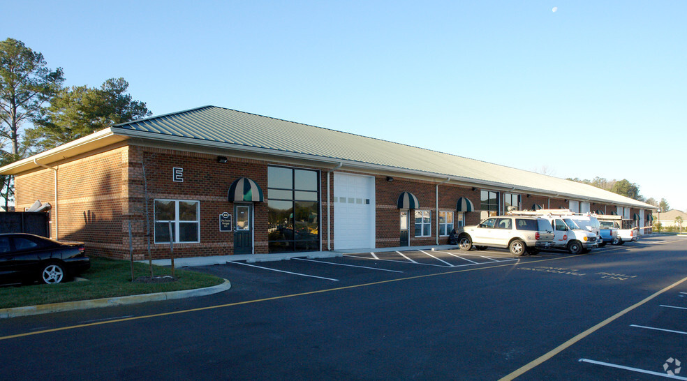 646-662 Prosperity Way, Chesapeake, VA for lease - Building Photo - Image 1 of 2