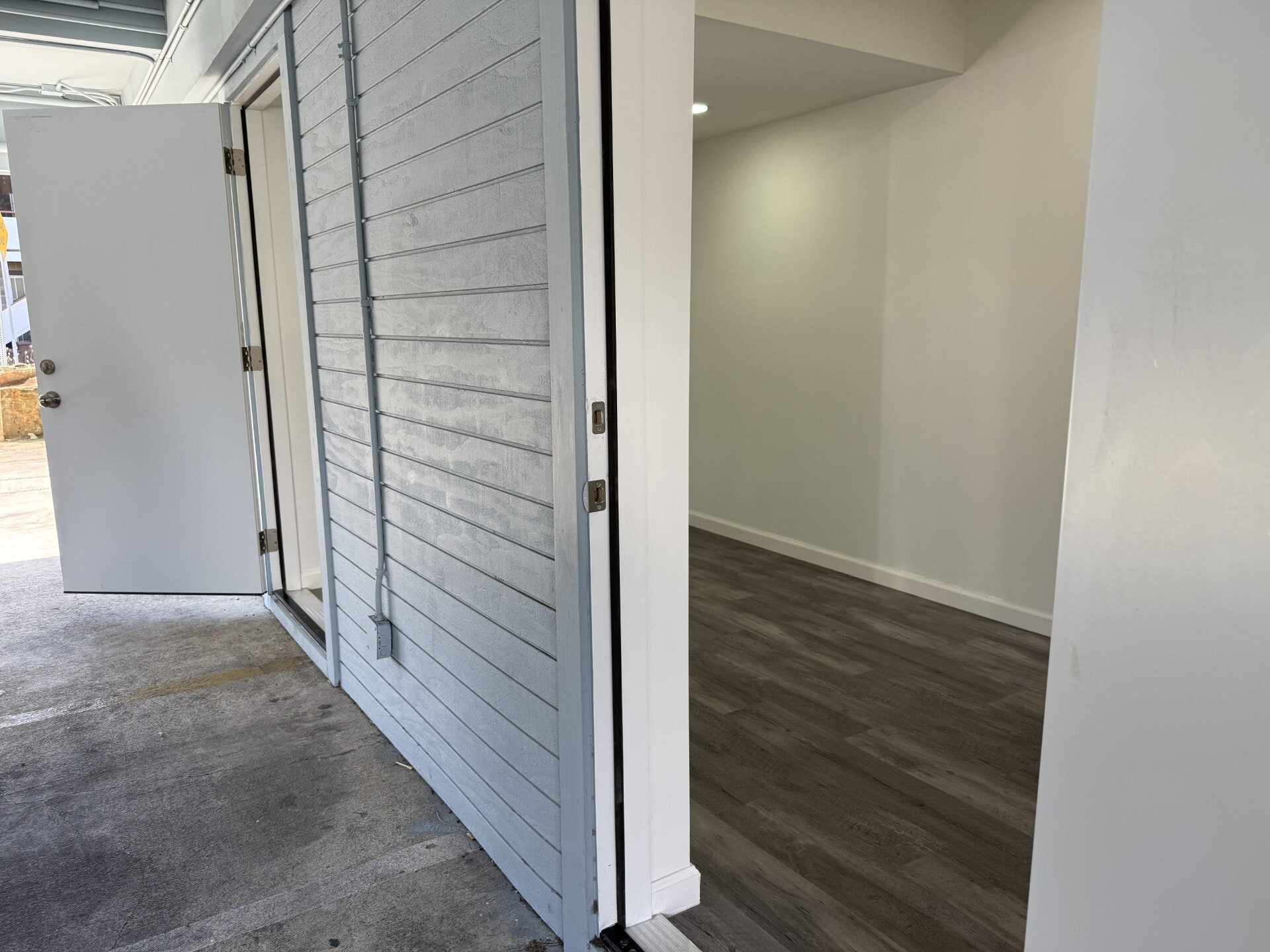 1303 Rycroft St, Honolulu, HI for sale Interior Photo- Image 1 of 11