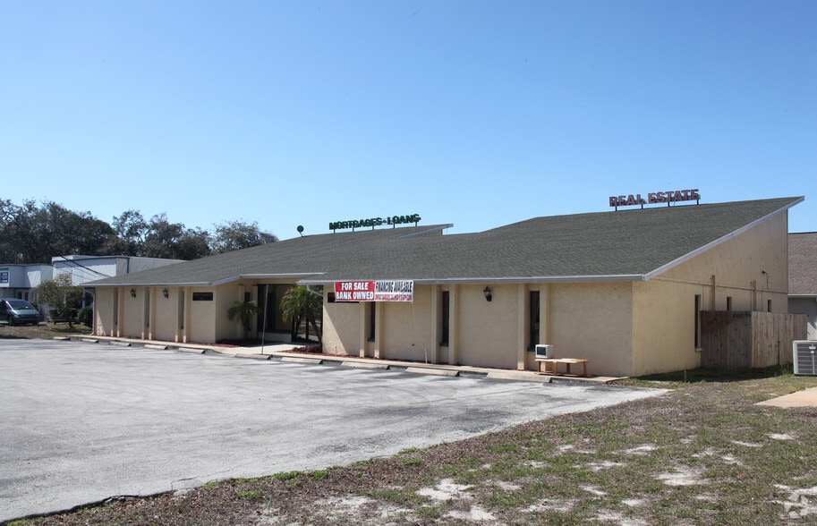 11919 Oak Trail Way, Port Richey, FL for lease - Building Photo - Image 2 of 3