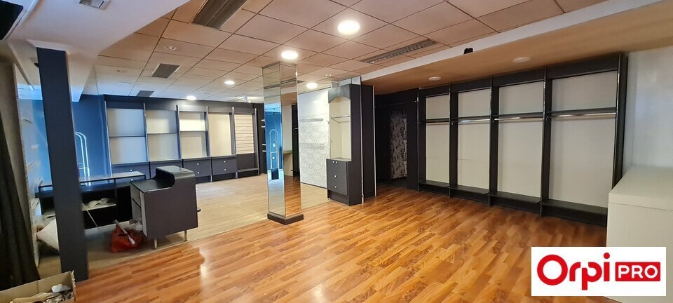 Retail in Saint-Brieuc for lease - Interior Photo - Image 1 of 5
