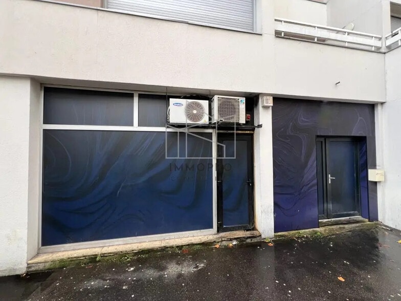 Retail in Rouen for sale - Building Photo - Image 1 of 4
