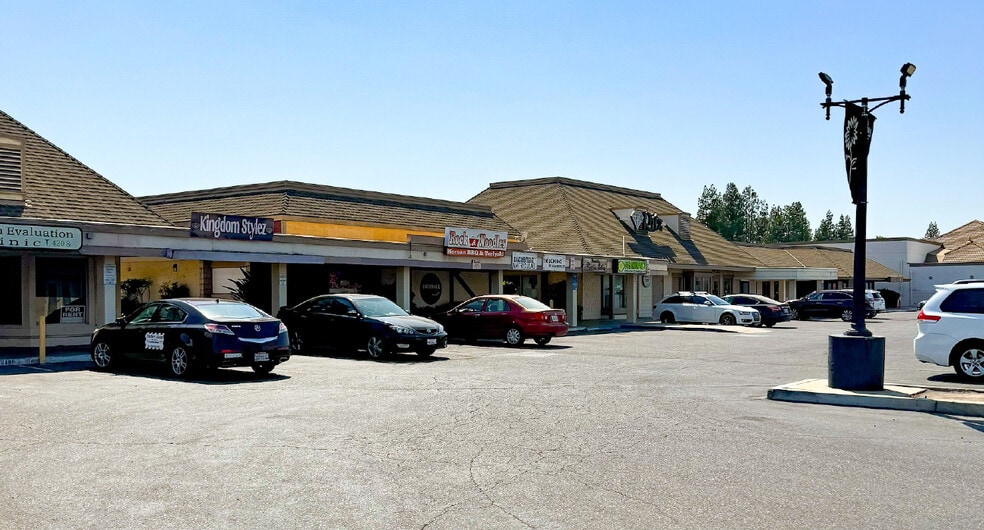 2221-2261 W Shaw Ave, Fresno, CA for sale - Building Photo - Image 3 of 10