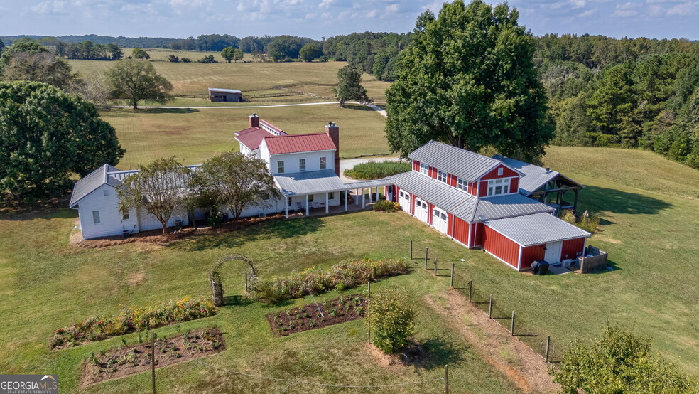 1051 Meadow Ln, Madison, GA for sale - Building Photo - Image 2 of 24