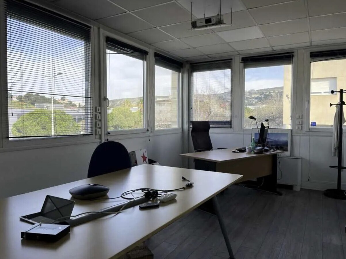 4 Rue Henri Et Antoine Maurras, Marseille, BDR 13016 -  -  - Interior Photo - Image 2 of 10