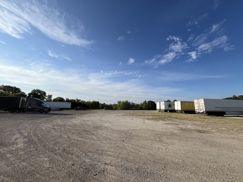 5326 Winneway Dr, San Antonio, TX for lease - Building Photo - Image 3 of 6