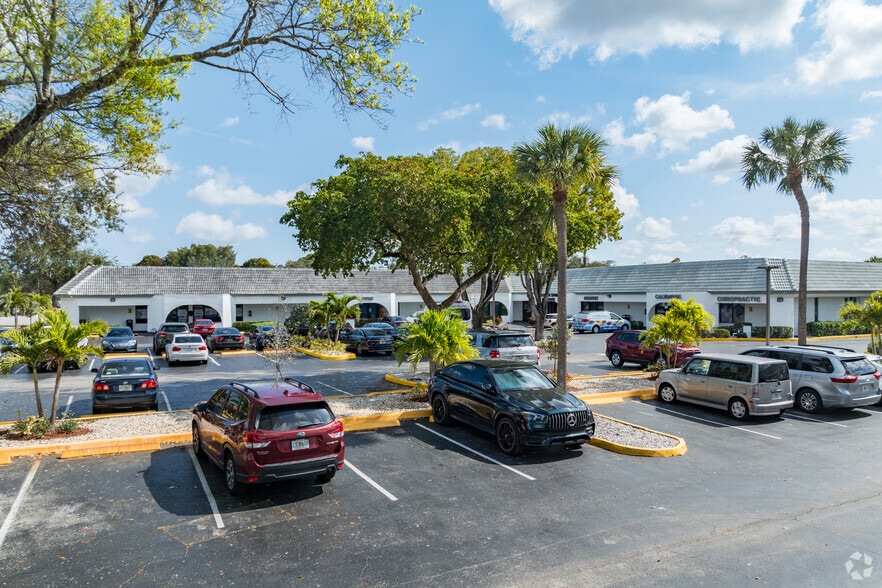 7100 W Commercial Blvd, Lauderhill, FL for lease - Building Photo - Image 1 of 4
