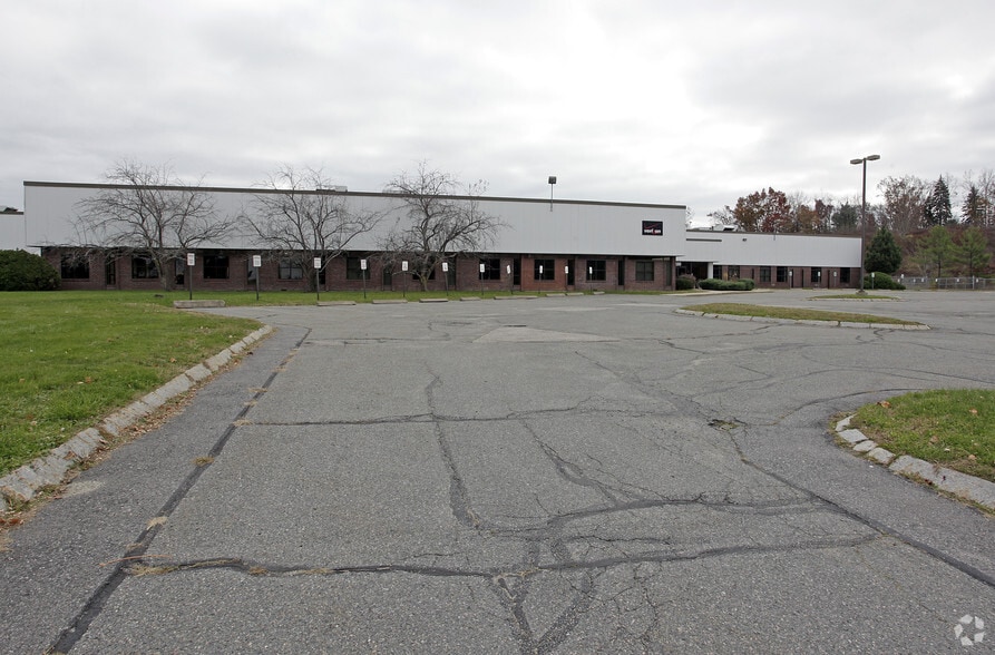 220 Brooks St, Worcester, MA for lease - Building Photo - Image 3 of 10