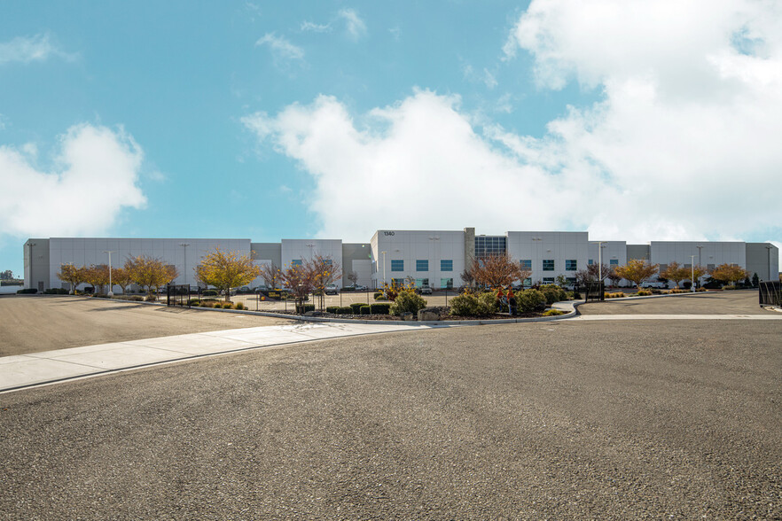 1336-1340 DuPont Ct, Manteca, CA for lease - Building Photo - Image 3 of 7