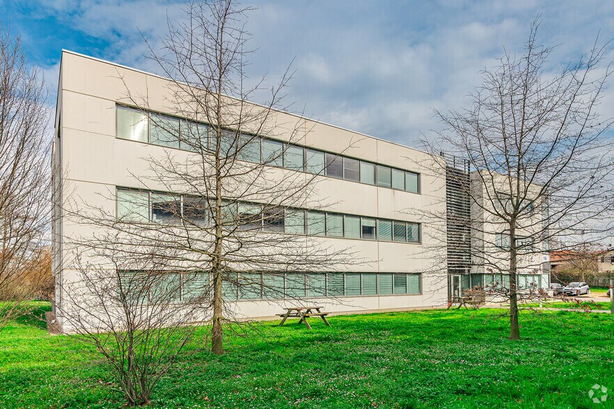 Office in Dardilly for sale - Building Photo - Image 2 of 4