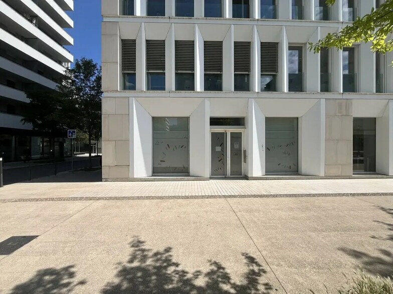 Retail in Lyon for lease - Building Photo - Image 2 of 15