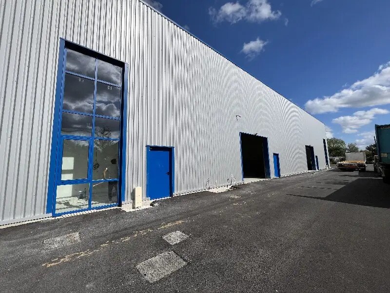 Flex in Ercuis for lease Building Photo- Image 1 of 19