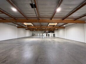 8930 Quartz Ave, Northridge, CA for lease Interior Photo- Image 2 of 2