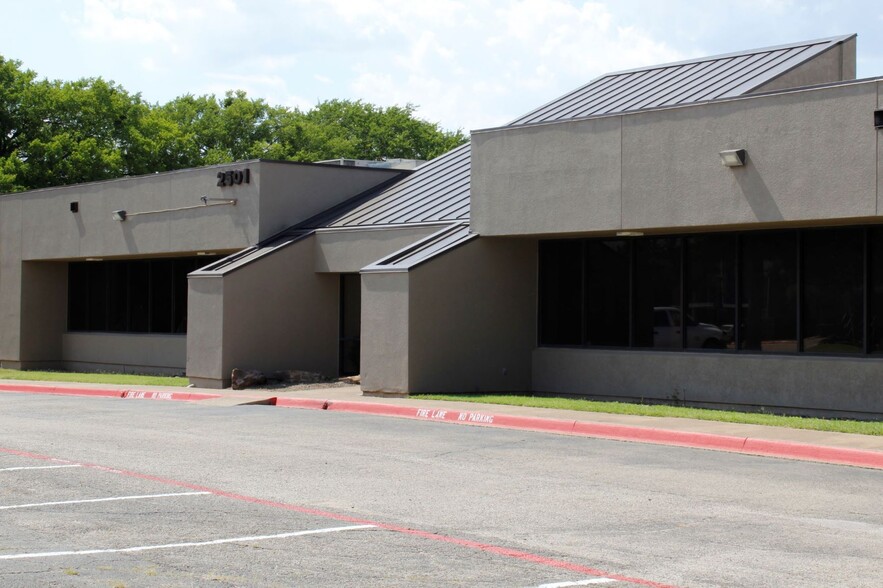 2501 Avenue J, Arlington, TX for lease - Building Photo - Image 2 of 5