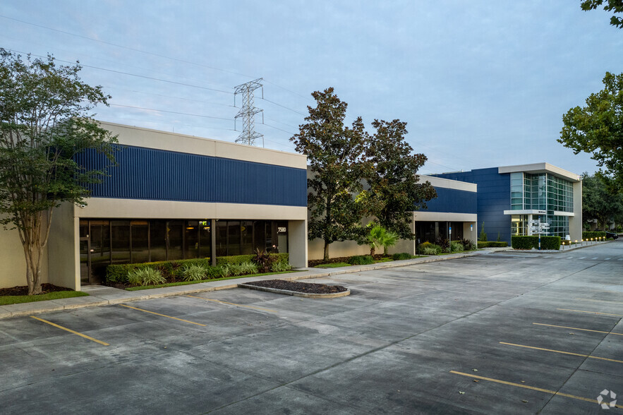 7300-7356 Greenbriar Pky, Orlando, FL for lease - Building Photo - Image 3 of 44