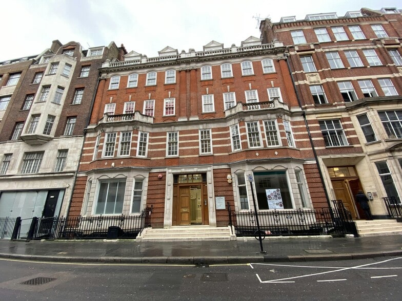 17-18 Margaret St, London for lease - Building Photo - Image 2 of 8