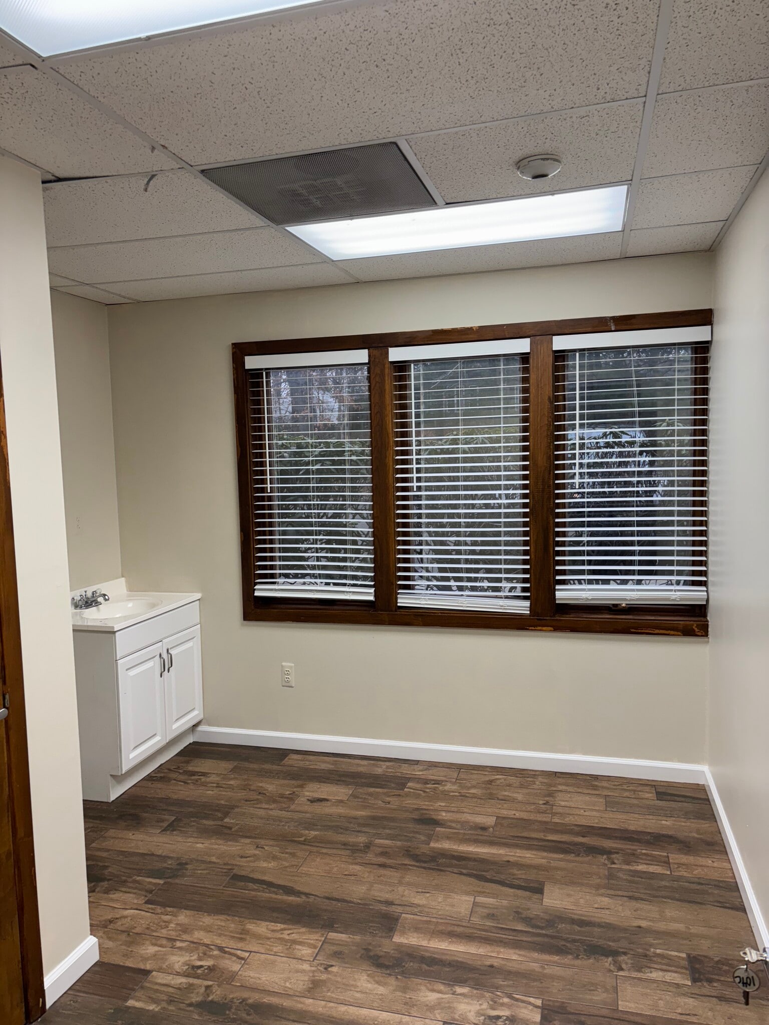 180 Tices Ln, East Brunswick, NJ for lease Building Photo- Image 1 of 1