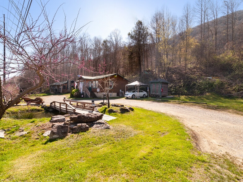 1369 Soco Rd, Maggie Valley, NC for sale - Building Photo - Image 2 of 9