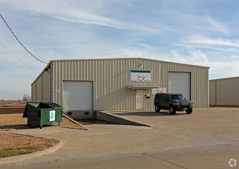 208 Industrial Dr, Forney, TX for lease - Building Photo - Image 3 of 3