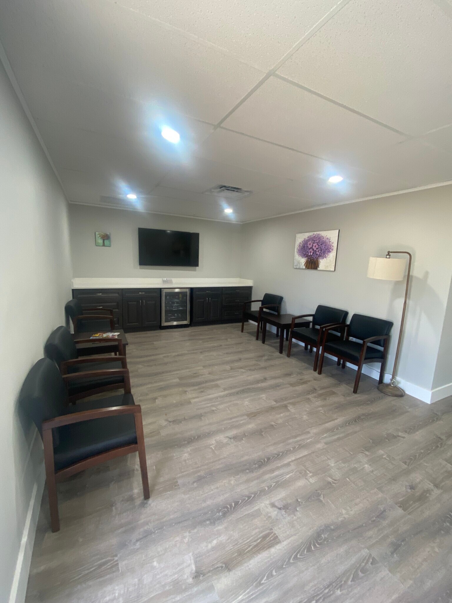 629 N Dixie Fwy, New Smyrna Beach, FL for lease Lobby- Image 1 of 10