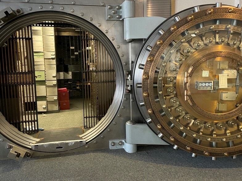 801 State St, Erie, PA for lease - Interior Photo - Image 2 of 19