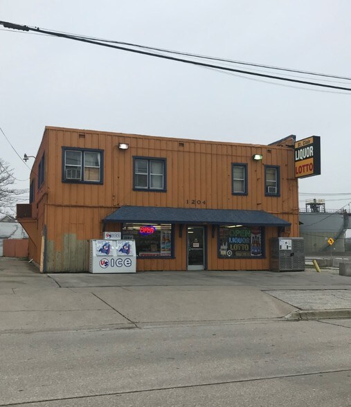 1204 S Riverside Ave, Saint Clair, MI 48079