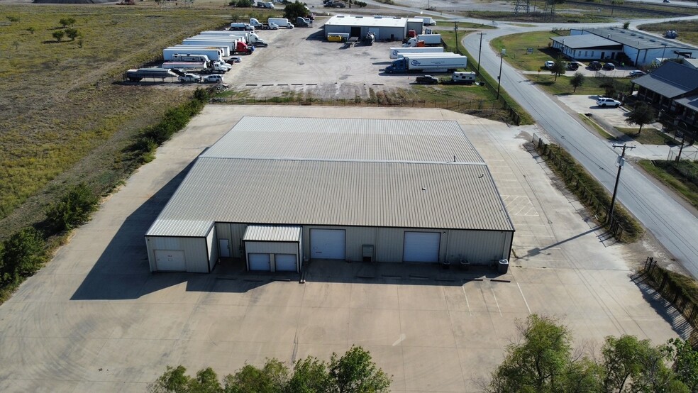 10100 Hicks Field Rd, Fort Worth, TX for lease - Building Photo - Image 3 of 14