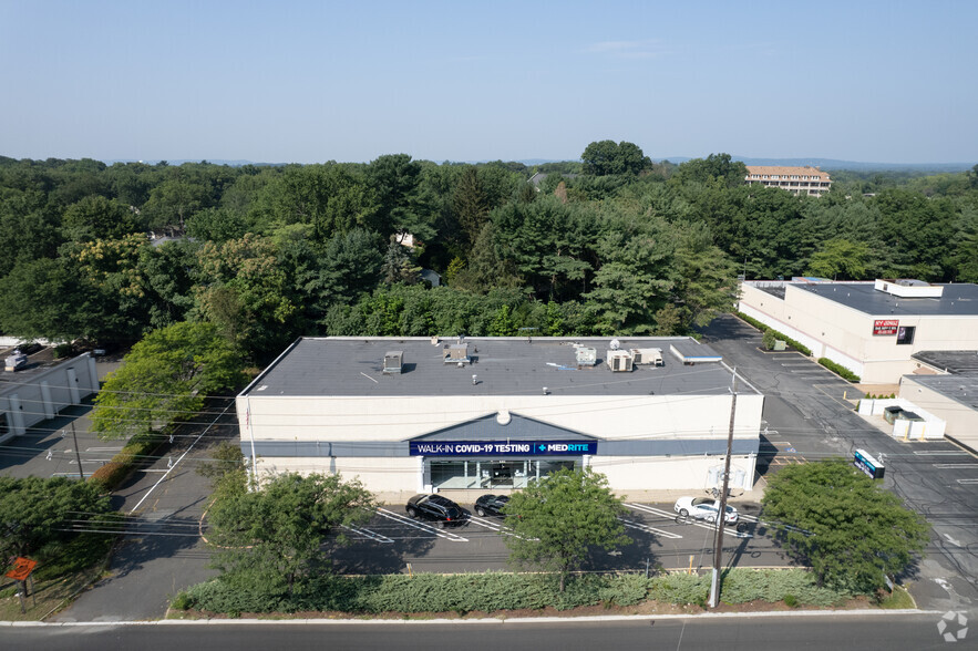 461 Route 17, Paramus, NJ for lease - Building Photo - Image 1 of 4