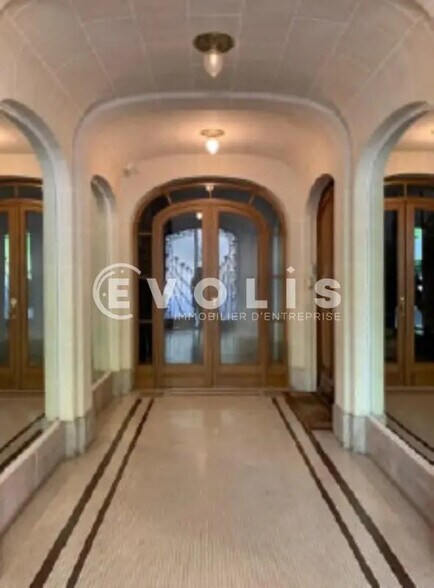Office in Paris for lease - Lobby - Image 2 of 4