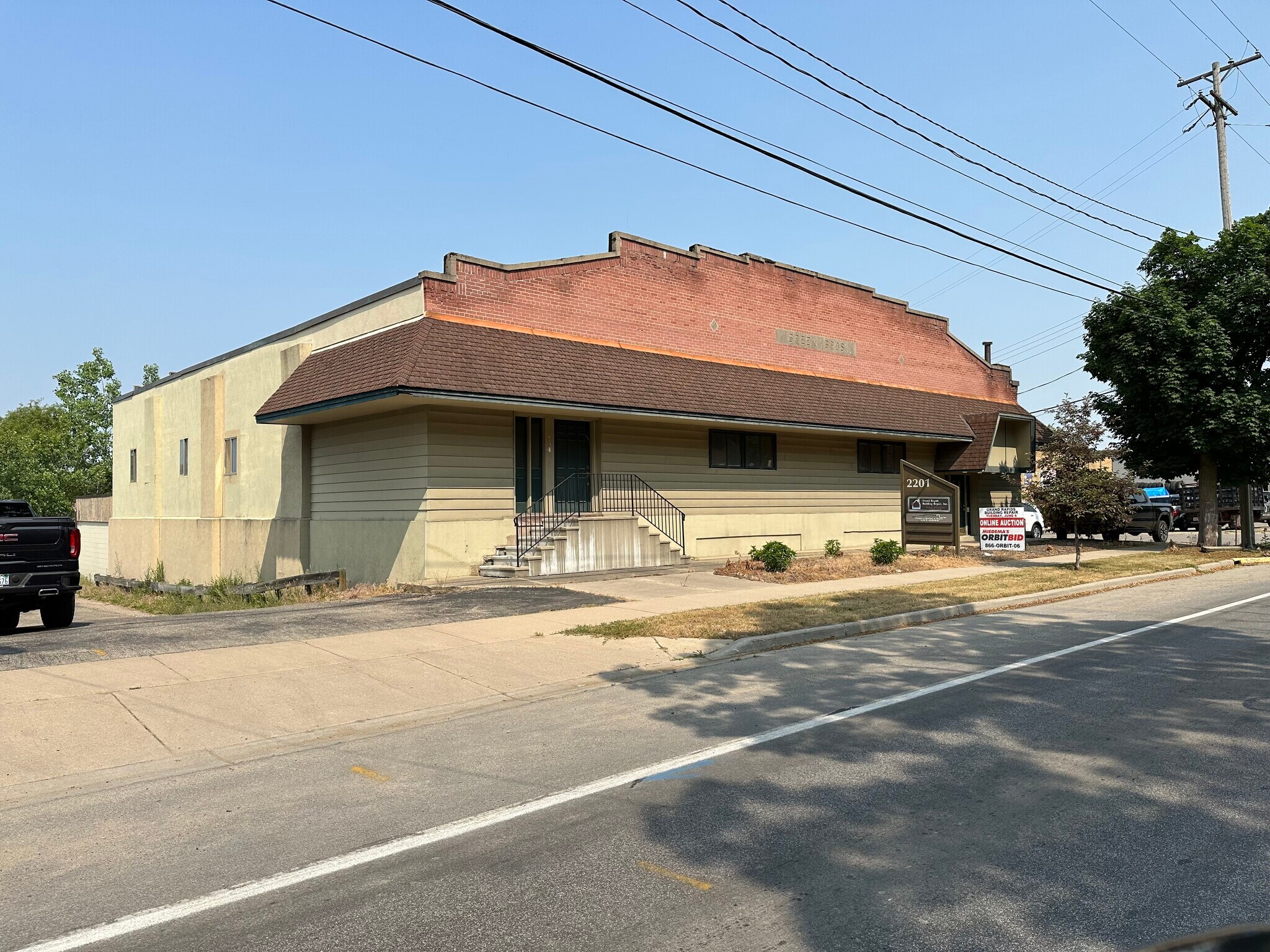 2201 Kalamazoo Ave SE, Grand Rapids, MI for sale Building Photo- Image 1 of 1