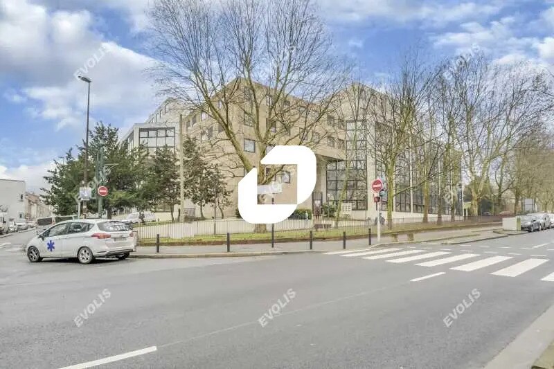 Office in Montreuil for lease - Building Photo - Image 2 of 13