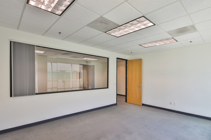 3257 E Guasti Rd, Ontario, CA for lease - Interior Photo - Image 3 of 8