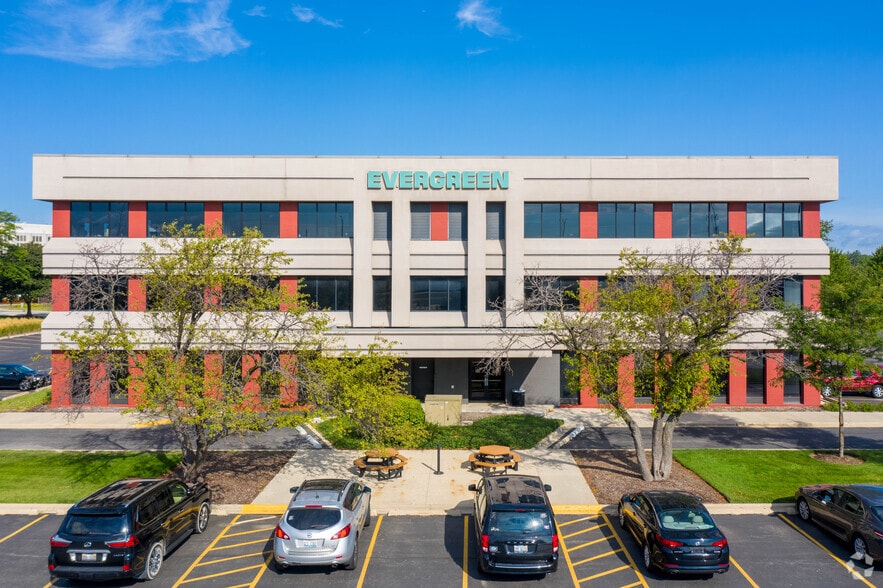 823 Commerce Dr, Oak Brook, IL for lease - Building Photo - Image 2 of 16