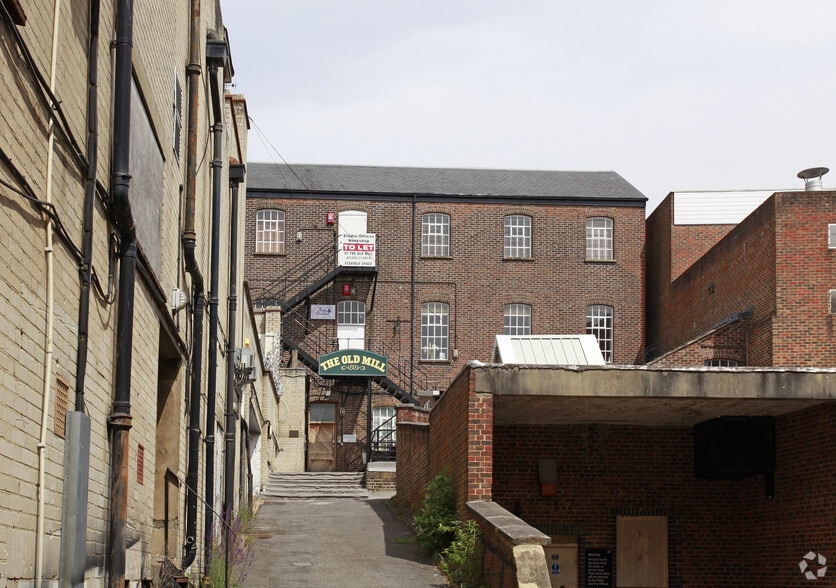 45 London Rd, East Grinstead for lease - Primary Photo - Image 1 of 6