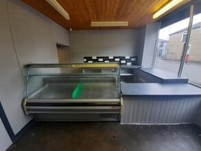 62 Lyndhurst Rd, Burnley for lease Interior Photo- Image 2 of 6