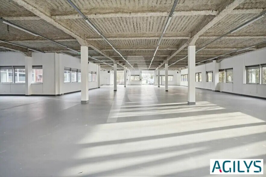 Flex in Les Ulis for lease - Interior Photo - Image 2 of 6